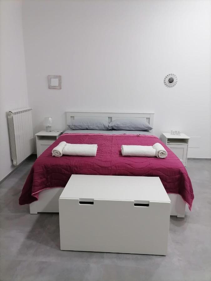 Darsena Apartments1 Молфета Екстериор снимка