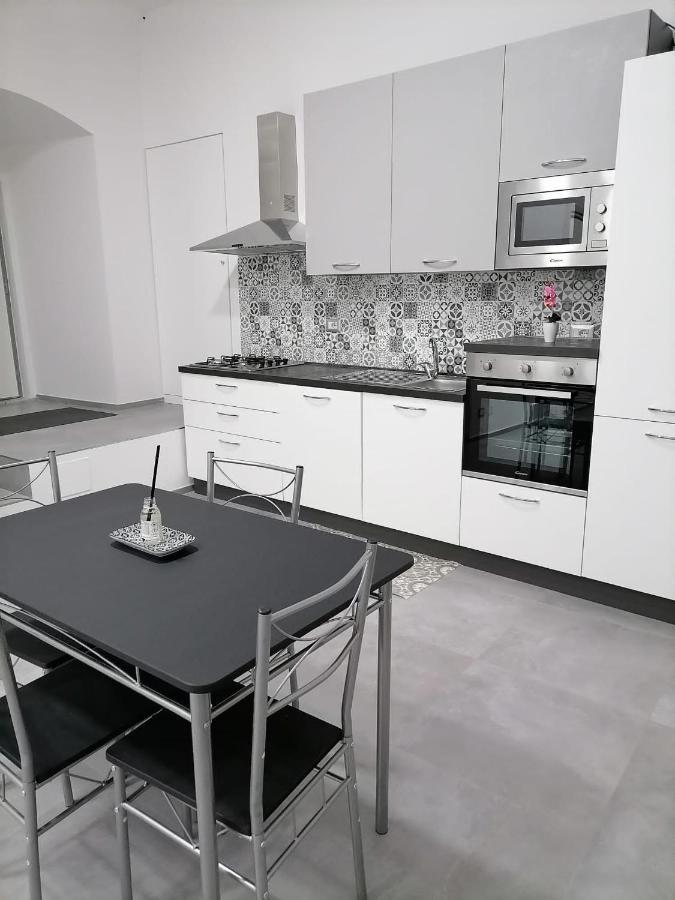 Darsena Apartments1 Молфета Екстериор снимка