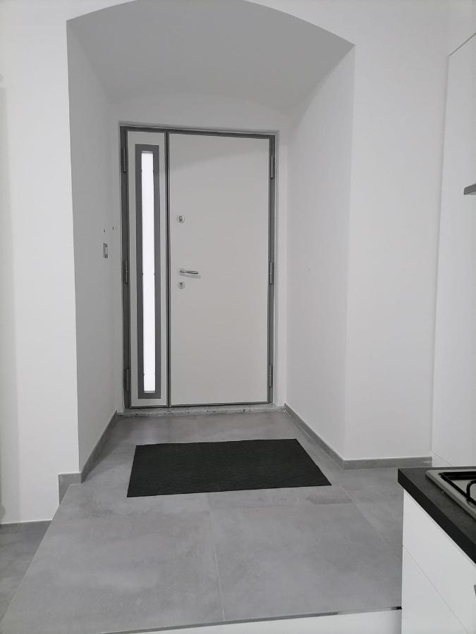 Darsena Apartments1 Молфета Екстериор снимка